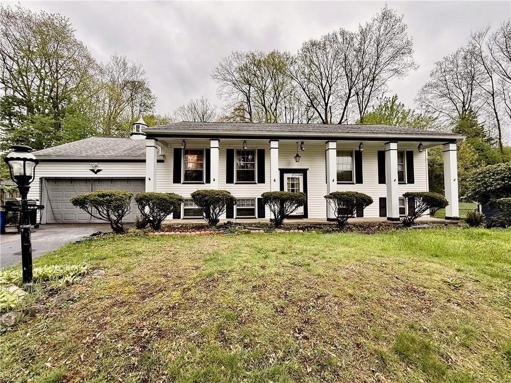 27 Bright Oaks Circle, Chili, NY 14624