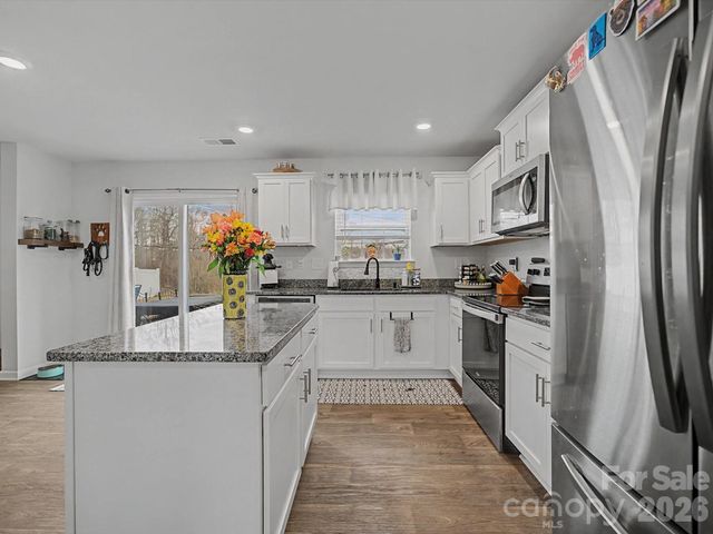 1718 Gaston Mountain Drive, Dallas, NC 28034