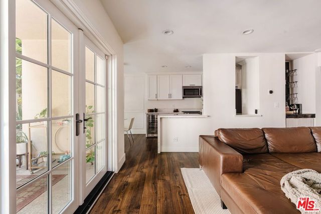 1010 Palm Avenue 106, West Hollywood, CA 90069