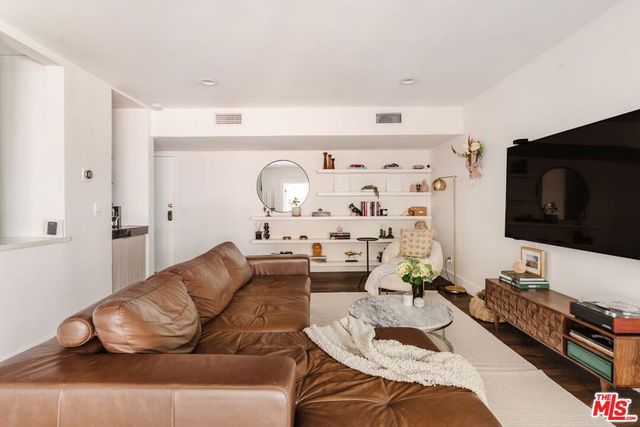 1010 Palm Avenue 106, West Hollywood, CA 90069