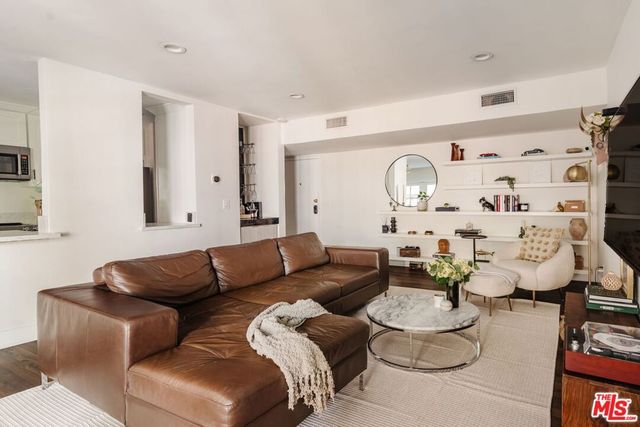 1010 Palm Avenue 106, West Hollywood, CA 90069