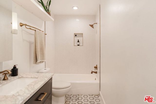 1010 Palm Avenue 106, West Hollywood, CA 90069