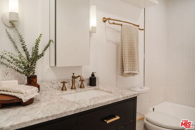 1010 Palm Avenue 106, West Hollywood, CA 90069
