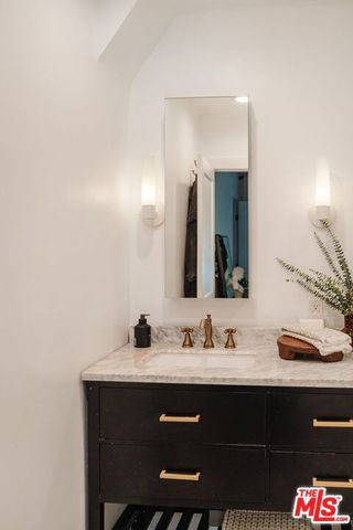 1010 Palm Avenue 106, West Hollywood, CA 90069