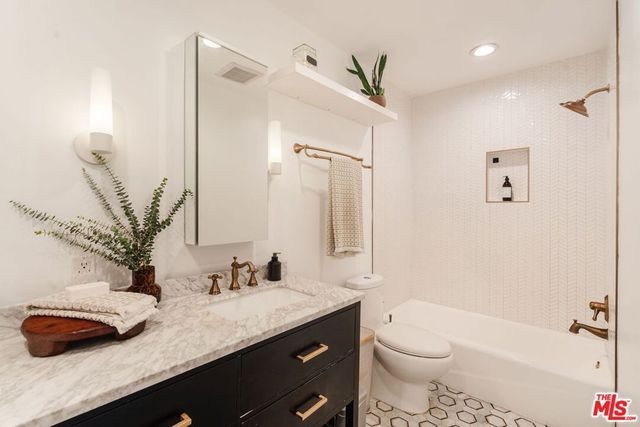 1010 Palm Avenue 106, West Hollywood, CA 90069