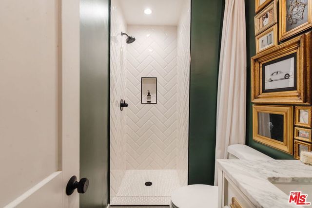 1010 Palm Avenue 106, West Hollywood, CA 90069