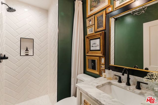 1010 Palm Avenue 106, West Hollywood, CA 90069