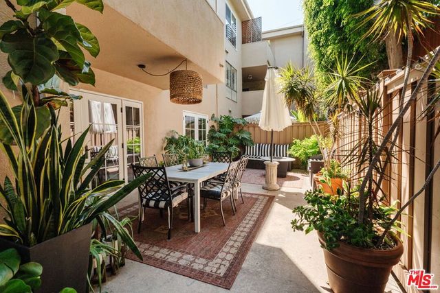 1010 Palm Avenue 106, West Hollywood, CA 90069