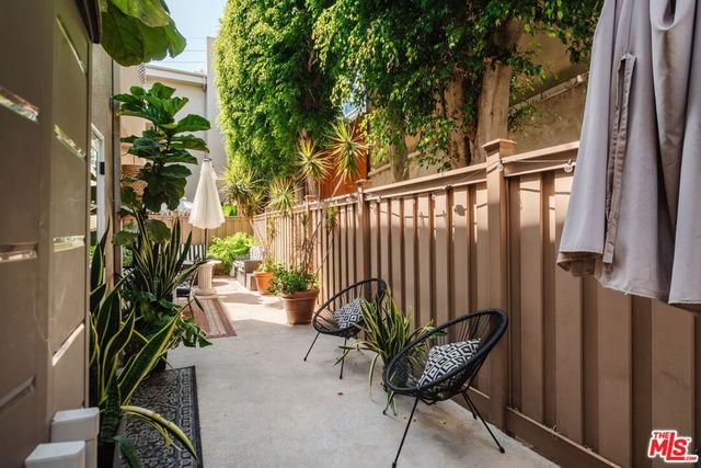 1010 Palm Avenue 106, West Hollywood, CA 90069