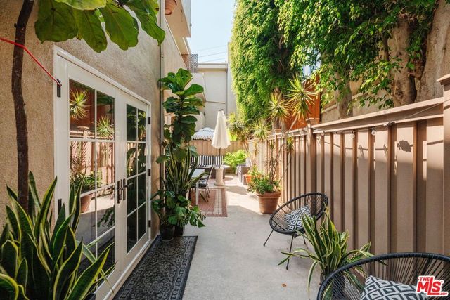 1010 Palm Avenue 106, West Hollywood, CA 90069