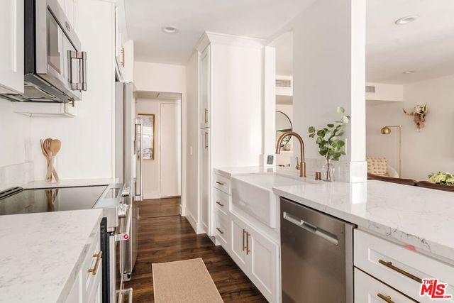 1010 Palm Avenue 106, West Hollywood, CA 90069