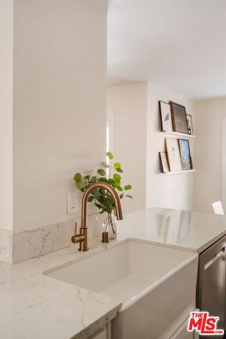 1010 Palm Avenue 106, West Hollywood, CA 90069
