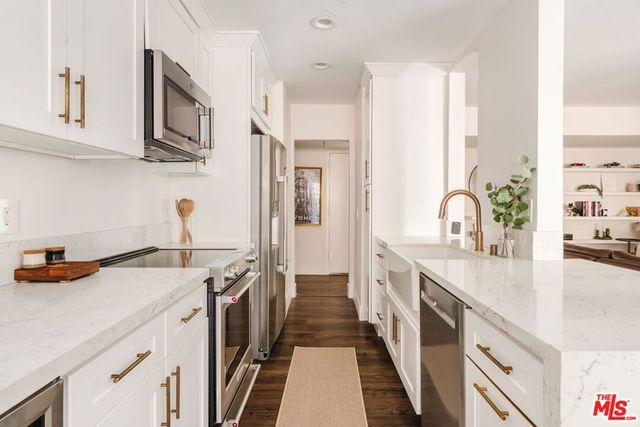 1010 Palm Avenue 106, West Hollywood, CA 90069