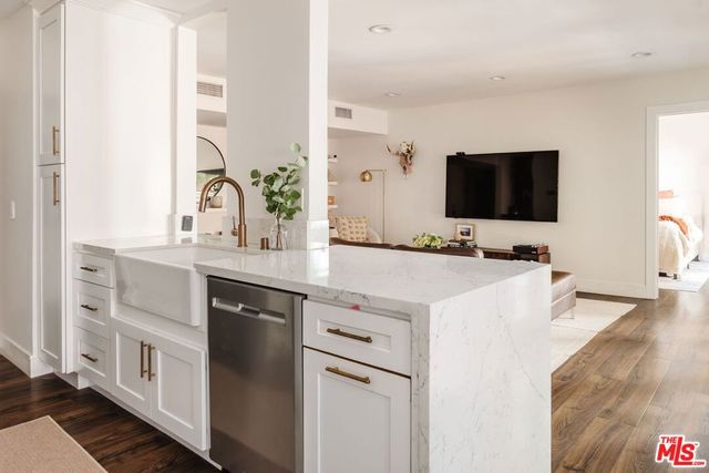1010 Palm Avenue 106, West Hollywood, CA 90069
