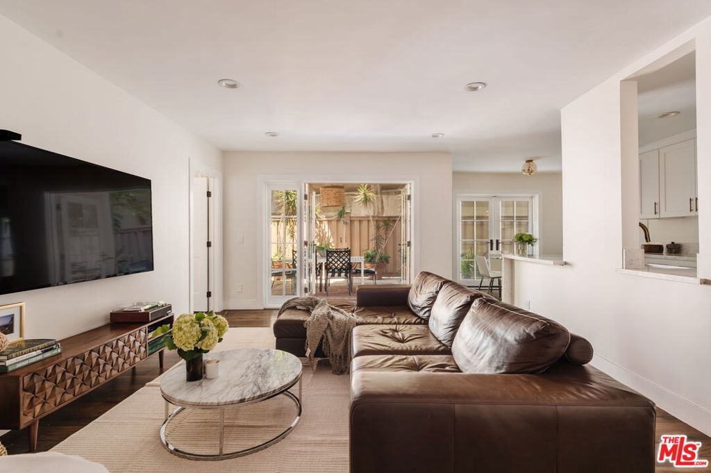 1010 Palm Avenue 106, West Hollywood, CA 90069
