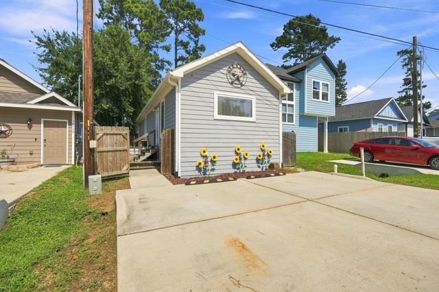 16714 E Forrestal, Montgomery, TX 77316