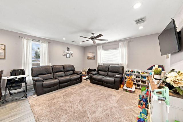 16714 E Forrestal, Montgomery, TX 77316