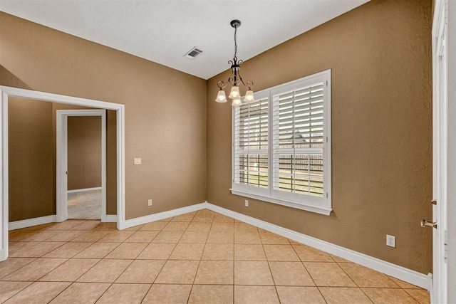 409 NW 76th St, Lawton, OK 73505