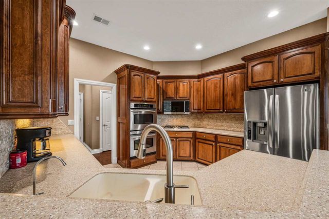 409 NW 76th St, Lawton, OK 73505