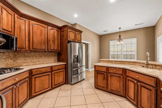 409 NW 76th St, Lawton, OK 73505