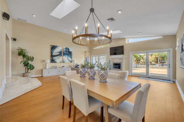 2433 DUQUESNE AVENUE, Apopka, FL 32712