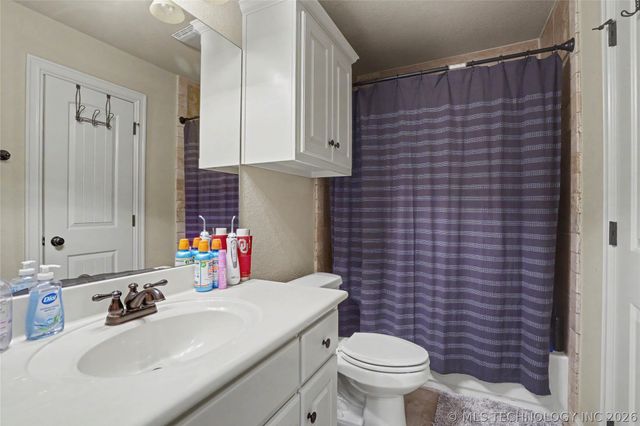 3426 W Edgewater Place, Broken Arrow, OK 74012