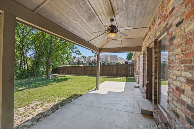 3426 W Edgewater Place, Broken Arrow, OK 74012