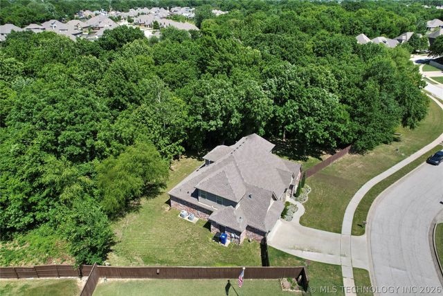 3426 W Edgewater Place, Broken Arrow, OK 74012