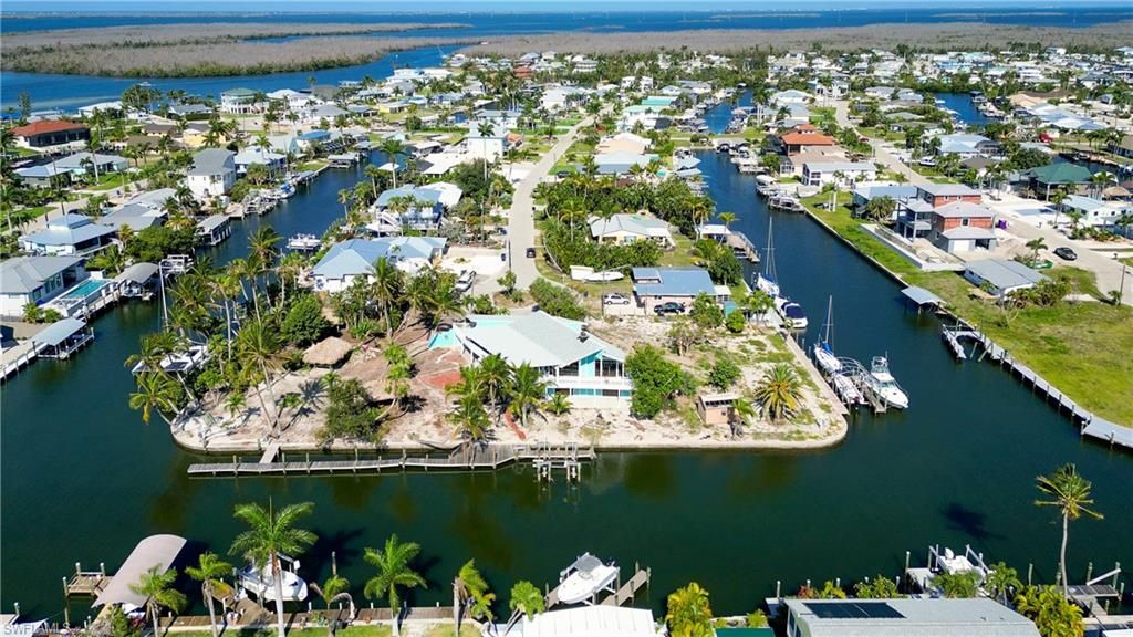 3554 Emerald AVE, ST. JAMES CITY, FL 33956 — photo 4