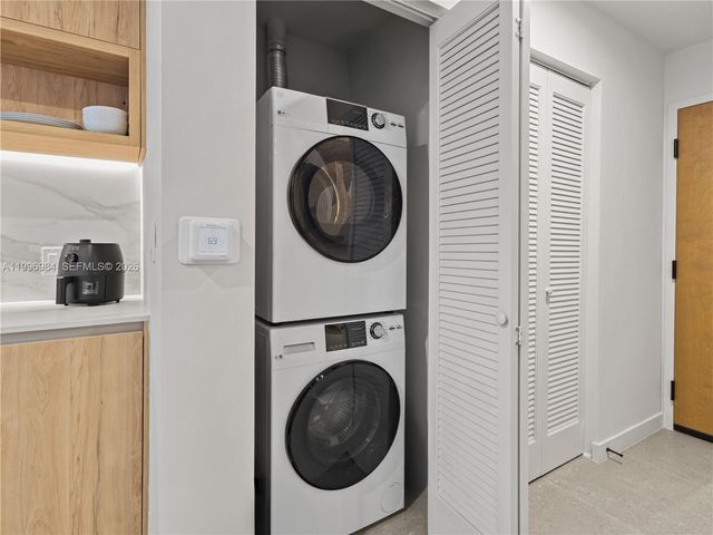 11 NE 6th Street 2102, Miami, FL 33132