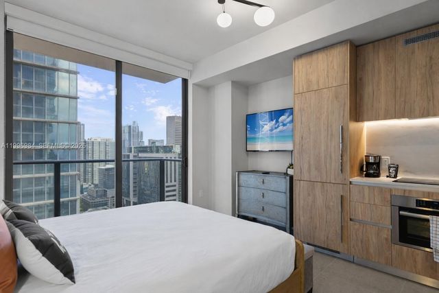 11 NE 6th Street 2102, Miami, FL 33132