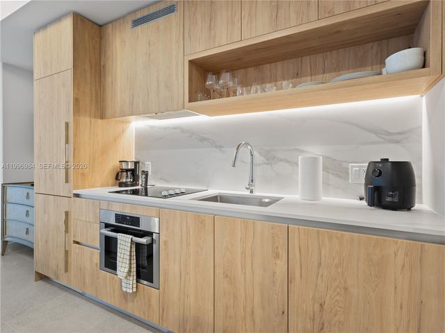 11 NE 6th Street 2102, Miami, FL 33132
