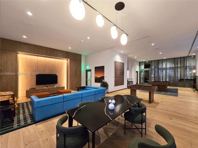 11 NE 6th Street 2102, Miami, FL 33132