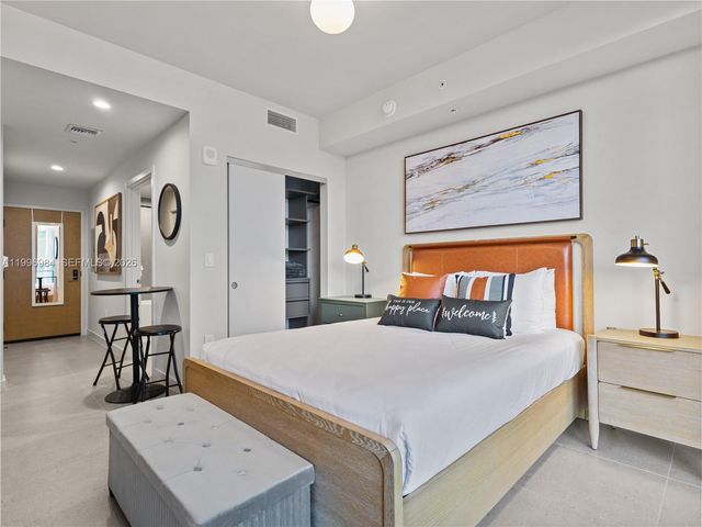 11 NE 6th Street 2102, Miami, FL 33132