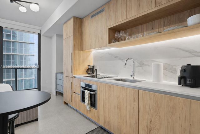 11 NE 6th Street 2102, Miami, FL 33132