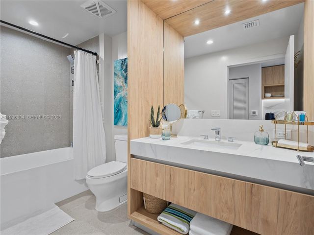 11 NE 6th Street 2102, Miami, FL 33132