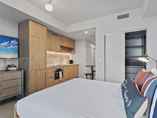 11 NE 6th Street 2102, Miami, FL 33132