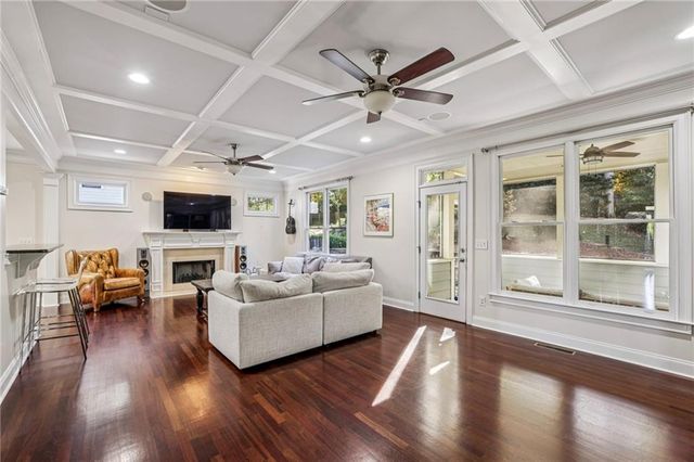 2588 Defoors Ferry NW Road, Atlanta, GA 30318