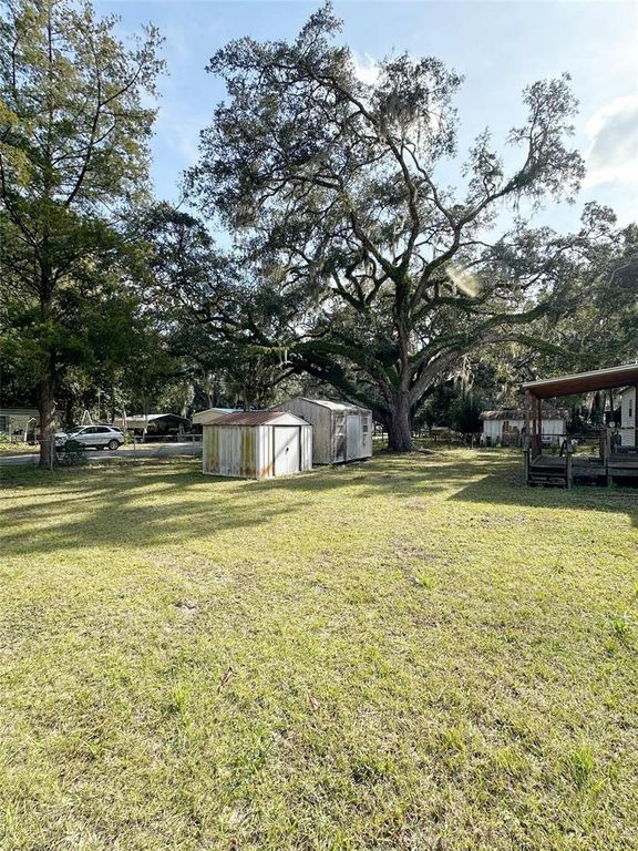Image 6 of property listing at 407 SE 4TH STREET, Williston, FL 32696