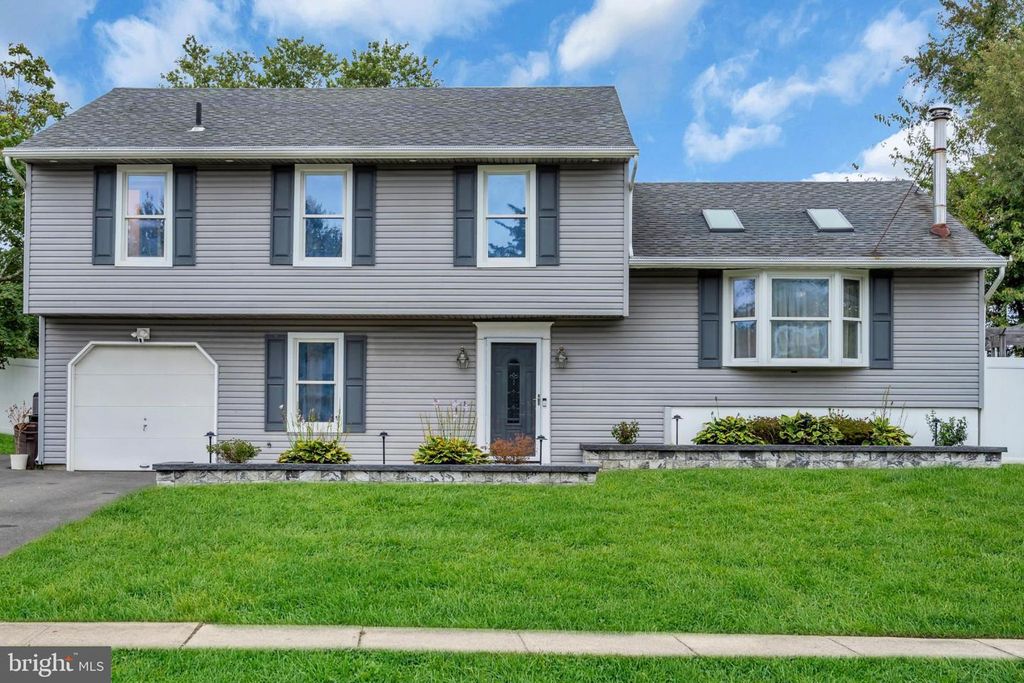 41 DECK ST, Barnegat, NJ 08005
