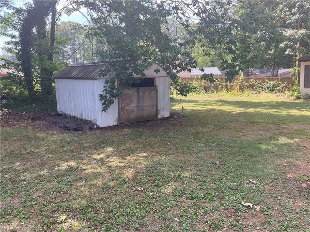 2 Pyracantha Court, Greensboro, NC 27405