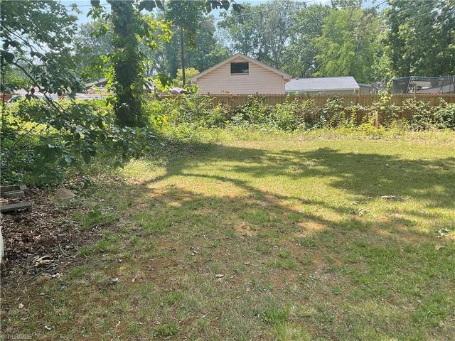 2 Pyracantha Court, Greensboro, NC 27405