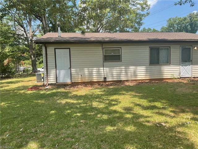 2 Pyracantha Court, Greensboro, NC 27405