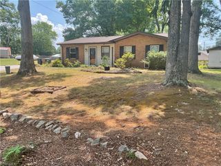 2 Pyracantha Court, Greensboro, NC 27405