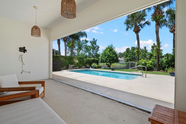 8186 Laborie Lane, Wellington, FL 33414
