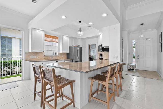8186 Laborie Lane, Wellington, FL 33414