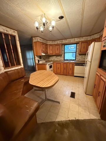 602 Tanglewood Road, Matteson, IL 60443