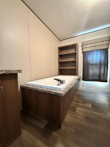 975 Roberts, Vidor, TX 77662