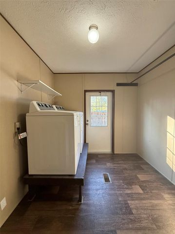 975 Roberts, Vidor, TX 77662