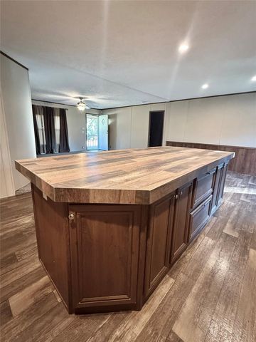 975 Roberts, Vidor, TX 77662